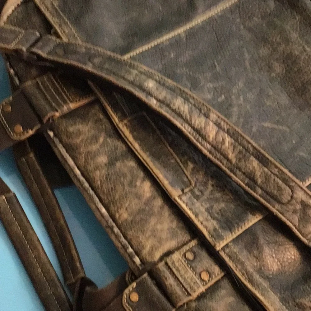 Classic Men's Canvas Crossbody Bag in Olive Green